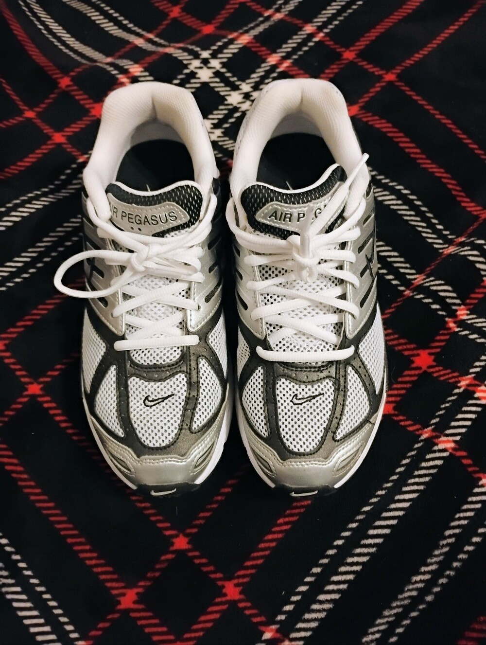 Men's Black White And Metallic Silver Nike Air Pegasus 2005 Size 8 Women's 9.5